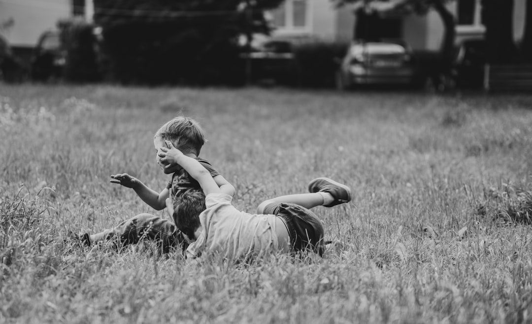 Відпочинок з дітьми на природі: як розважити малюків та уникнути небезпечних ситуацій