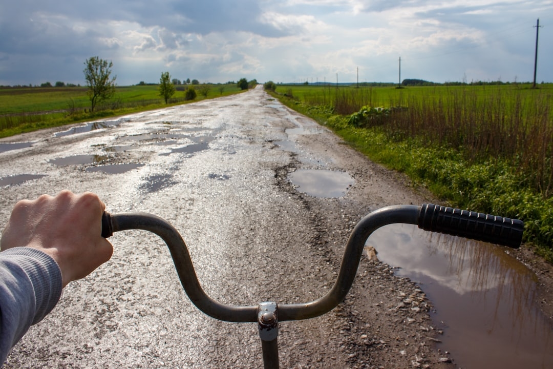 Топ-10 найкращих маршрутів для велопрогулянок Україною
