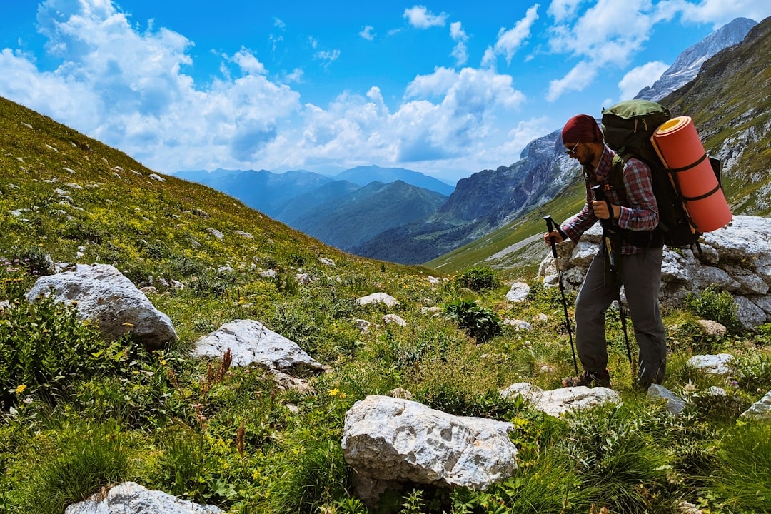 Відповіді на поширені запитання про трекінг у Карпатах: безпека, погода, маршрути