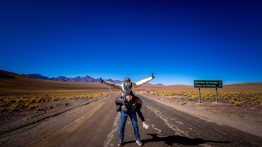 Лайфхаки для подорожей автостопом: як подорожувати безпечно та з комфортом